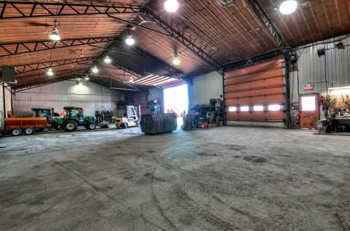 Garage - 402 Rue St-Denis, Saint-Alexandre, QC - Indoor Photo Showing Garage
