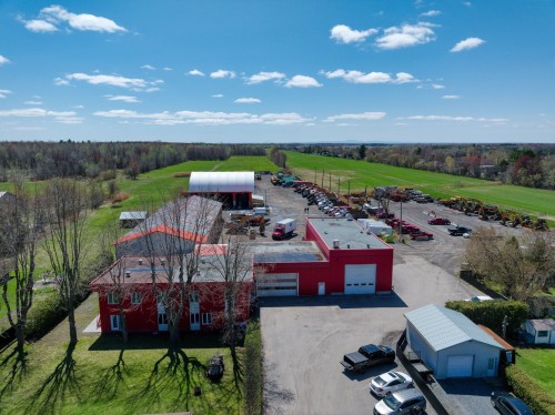 Façade - 402 Rue St-Denis, Saint-Alexandre, QC - Outdoor With View