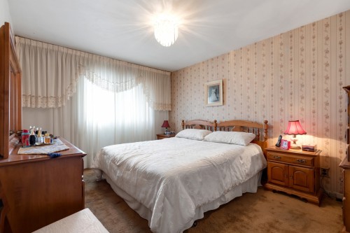 Chambre à coucher principale - 859 Av. Devonshire, Laval (Chomedey), QC - Indoor Photo Showing Bedroom