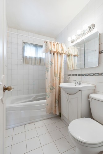 Salle de bains - 859 Av. Devonshire, Laval (Chomedey), QC - Indoor Photo Showing Bathroom
