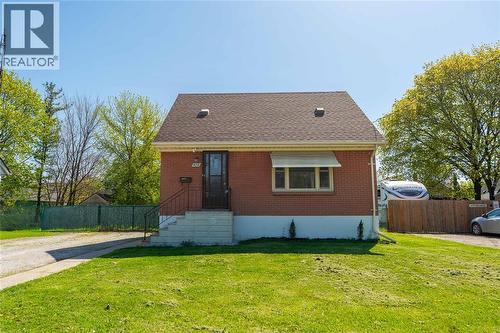 478 INDIAN ROAD  Sarnia, ON N7T 7G4