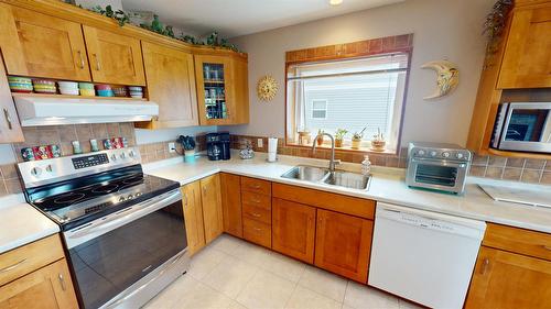 3333 Mt Fisher Drive, Cranbrook, BC - Indoor Photo Showing Kitchen With Double Sink