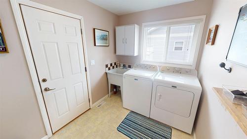 3333 Mt Fisher Drive, Cranbrook, BC - Indoor Photo Showing Laundry Room