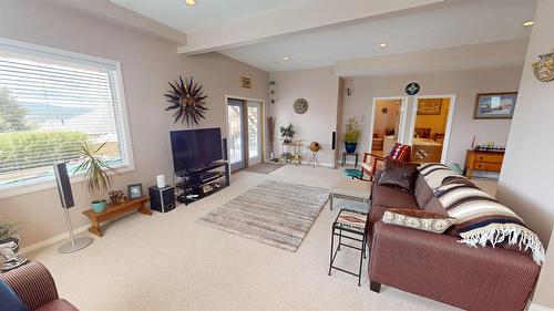 3333 Mt Fisher Drive, Cranbrook, BC - Indoor Photo Showing Living Room