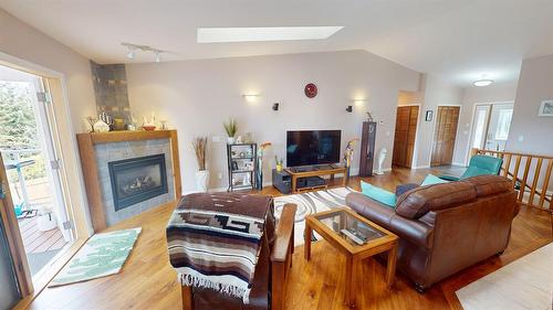 3333 Mt Fisher Drive, Cranbrook, BC - Indoor Photo Showing Living Room With Fireplace