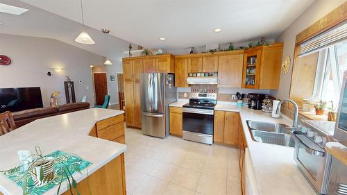 3333 Mt Fisher Drive, Cranbrook, BC - Indoor Photo Showing Kitchen With Double Sink
