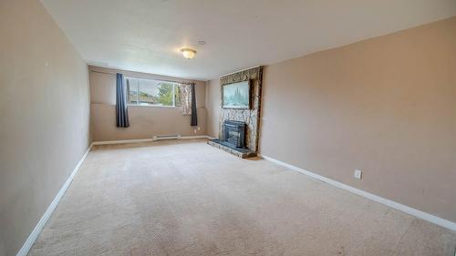 920 22Nd Avenue, Cranbrook, BC - Indoor With Fireplace