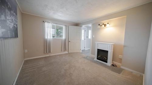 920 22Nd Avenue, Cranbrook, BC - Indoor With Fireplace