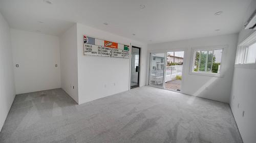 920 22Nd Avenue, Cranbrook, BC - Indoor Photo Showing Other Room