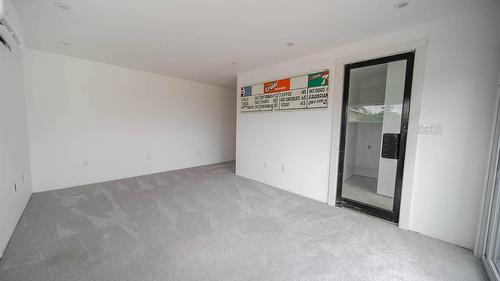 920 22Nd Avenue, Cranbrook, BC - Indoor Photo Showing Other Room