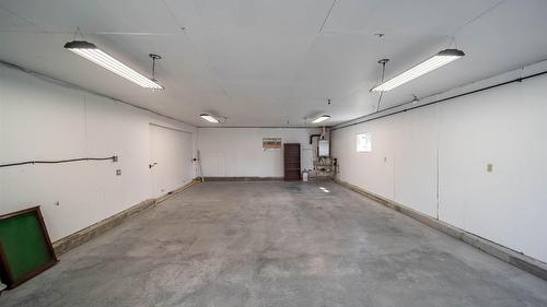920 22Nd Avenue, Cranbrook, BC - Indoor Photo Showing Garage