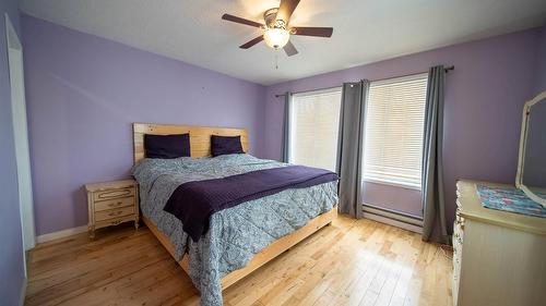 920 22Nd Avenue, Cranbrook, BC - Indoor Photo Showing Bedroom