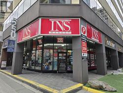 250 DUNDAS STREET W Toronto, ON M5T 2Z5