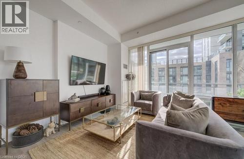 85 W Duke Street W Unit# 308, Kitchener, ON - Indoor Photo Showing Living Room