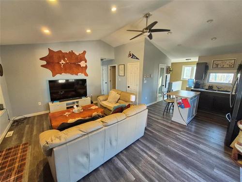 53 Railway Avenue, Clanwilliam, MB - Indoor