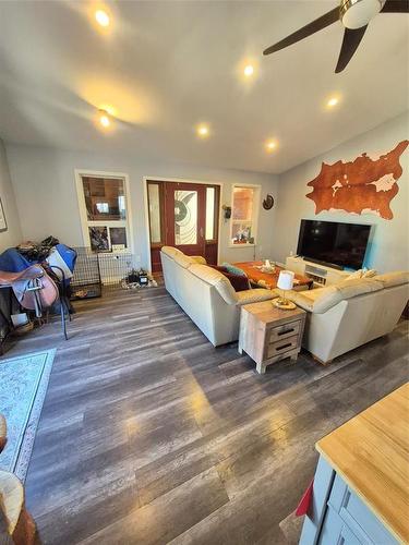 53 Railway Avenue, Clanwilliam, MB - Indoor