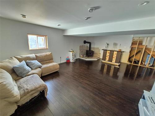 53 Railway Avenue, Clanwilliam, MB - Indoor Photo Showing Living Room