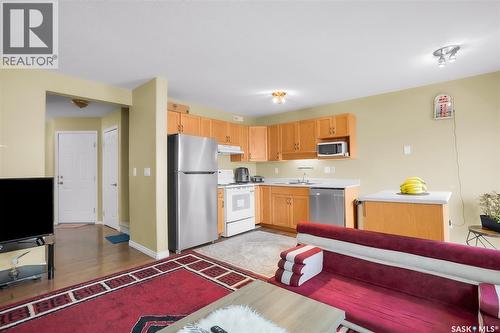 17 111 Fairbrother Crescent, Saskatoon, SK - Indoor Photo Showing Kitchen