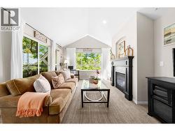 303 365 E 1ST STREET  North Vancouver, BC V7L 4W5