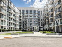 814 - 1005 DUNDAS STREET Oakville, ON L6H 8C7