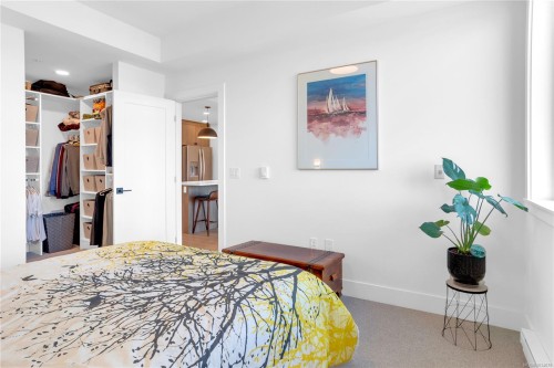 402-201 Dogwood Dr, Ladysmith, BC - Indoor Photo Showing Bedroom