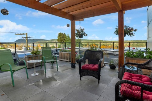 402-201 Dogwood Dr, Ladysmith, BC - Outdoor With Deck Patio Veranda With Exterior
