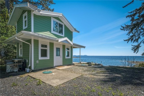 1006 Seventh Ave, Ucluelet, BC 