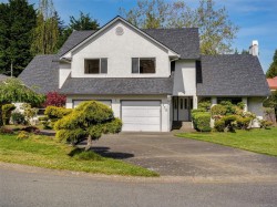 772 Wesley Crt Saanich, BC V8Y 3E6