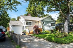 966 Maddison St Victoria, BC V8S 4C5