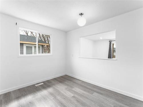 18 Dorge Dr, Winnipeg, MB 