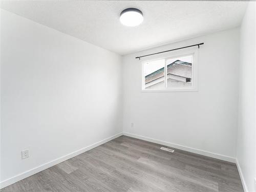 18 Dorge Dr, Winnipeg, MB 