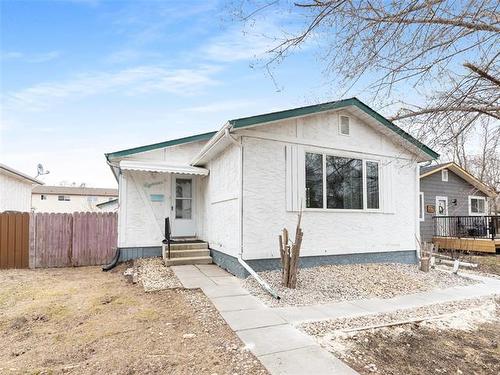 18 Dorge DR  Winnipeg, MB R3V 1M4