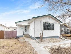 18 Dorge DR  Winnipeg, MB R3V 1M4