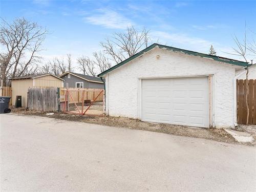 18 Dorge Dr, Winnipeg, MB 