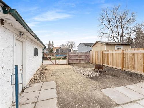 18 Dorge Dr, Winnipeg, MB 