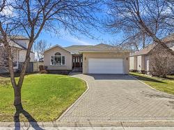 48 Newcombe CR  Winnipeg, MB R2J 3T6