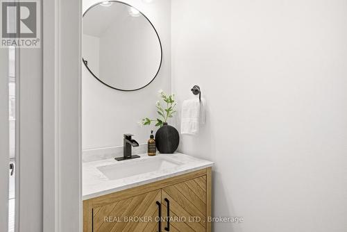 Powder room - 806 Shortreed Crescent, Milton, ON - Indoor