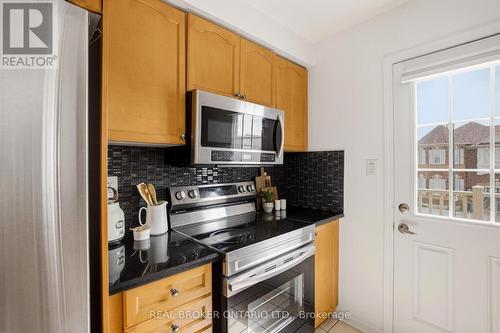 Kitchen - 806 Shortreed Crescent, Milton, ON - Indoor Photo Showing Kitchen