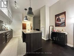 215 - 8 MERCER STREET Toronto, ON M5V 1H3
