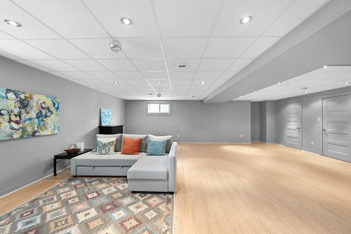 Salle familiale - 159 Rue Bourget E., Granby, QC - Indoor