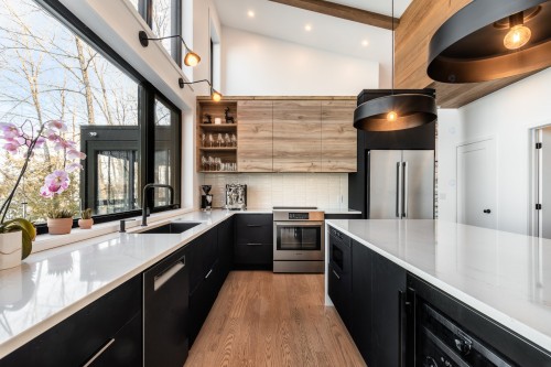 Cuisine - 79 Ch. Mayer, Potton, QC - Indoor Photo Showing Kitchen With Upgraded Kitchen
