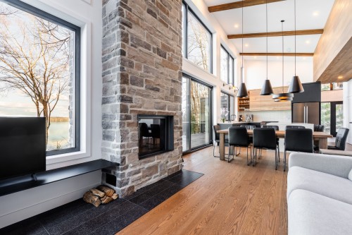 Salon - 79 Ch. Mayer, Potton, QC - Indoor Photo Showing Living Room With Fireplace