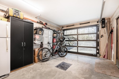 Garage - 79 Ch. Mayer, Potton, QC - Indoor Photo Showing Garage