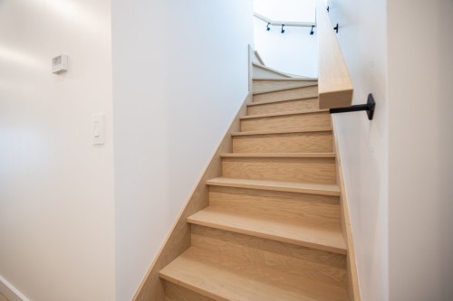 Escalier - 2573 Rue Sherbrooke E., Montréal (Ville-Marie), QC - Indoor Photo Showing Other Room