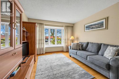 3128 Rymal Road, Mississauga, ON - Indoor Photo Showing Living Room
