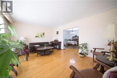 176 Kimberly Drive, Hamilton, ON - Indoor Photo Showing Living Room