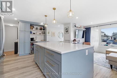 6 Broken Oak Crescent, Kitchener, ON - Indoor Photo Showing Kitchen With Upgraded Kitchen