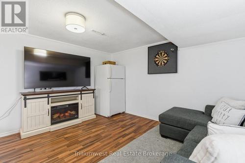 6 Broken Oak Crescent, Kitchener, ON - Indoor Photo Showing Living Room