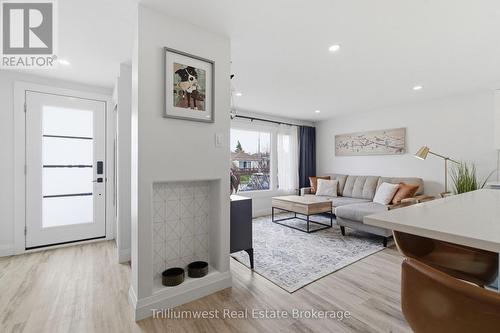 6 Broken Oak Crescent, Kitchener, ON - Indoor Photo Showing Living Room