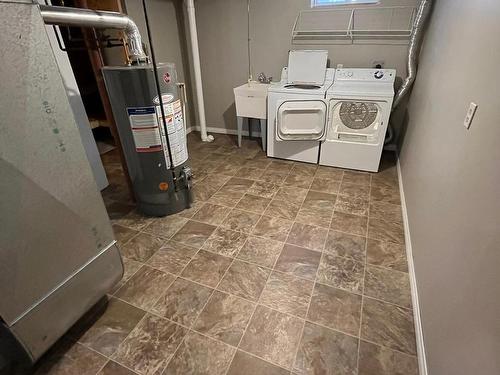 558 Van Norman, Thunder Bay, ON - Indoor Photo Showing Laundry Room